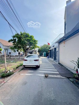 2 nền đất cần bán. đường lê hồng phong, p. tân đông hiệp. dt: 111m2 (4x 27m). odt: 70m2. đường 5m