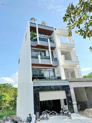 nhà đẹp mặt tiền đường số phú mỹ, q7 vị trí đẹp cách phú mỹ hưng ~1km giá bán: 18.6 ty