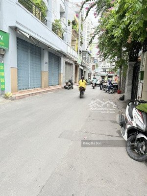 giáp quận 10, 3 tầng, 4x17m, xe hơi vào nhà, kế bên chung cư lữ gia, chủ giảm còn 10.3 tỷ.