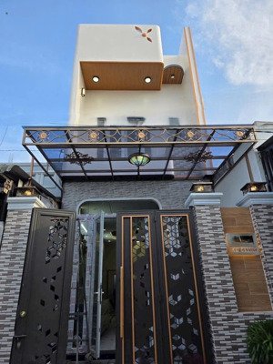 bán nhà trục đường nguyễn thị thập 60m2 vuông ngang 4m dài 15m nhà 2 tầng 3 phòng chỉ 5 tỷ nhỉnh