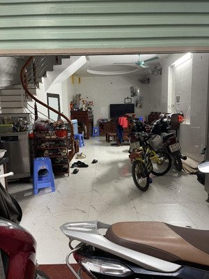chính chủ bán gấp nhà 5 tầng mậu lương - hà đông. kcbt, full nội thất, cách chợ 20m, ô tô 10m.