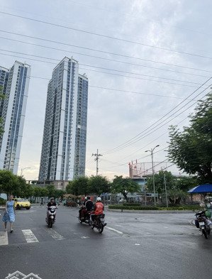 bán nhà ngang 6m dài 21m,sẵn dòng tiền 45 triệu/tháng.hẻm thông eco green sài gòn.chỉ 9 tỷ