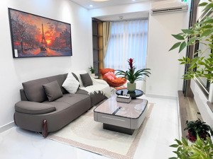 bán căn hộ sky garden phú mỹ hưng 2 phòng ngủ đang có hợp đồng thuê 21 triệu/tháng