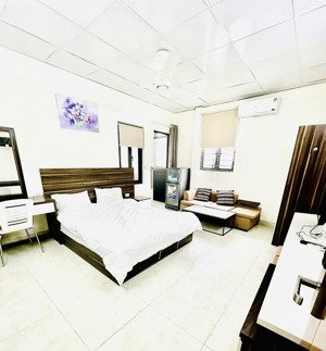 bán căn hộ dv ccmini, phạm văn đồng , 80m , 7 tầng , 18phòng , dòng tiền 110tr/th , ngõ ô tô đỗ