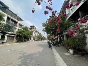 chính chủ cần bán căn liền kề 63m2 khu đô thị ao sào