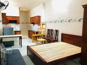 chính chủ cho thuê phòng trệt full nội thất bếp to ngay út tịch gần sân bay tân bình