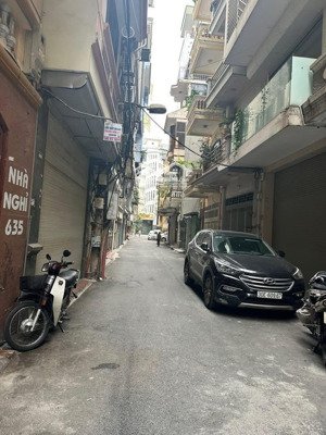 bán đất tặng nhà mặt ngõ ô tô tránh phố linh lang, ba đình- 80 m2 x 2t, mt 4,5 m sđcc, giá 39 tỷ.