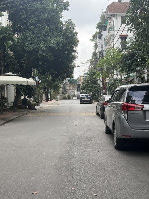 tòa nhà lô góc 7 tầng thang máy 1 mặt phố 1 mặt ngõ ô tô view hồ kinh doanh bất chấp