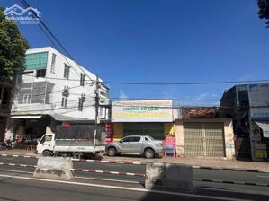 Bán nhà MT Lê Hồng Phong , Phước Hải, Nha Trang. ngang 12m , vị trí đẹp - DTCN :340m2 DTSD : 360m2 ngang 12m