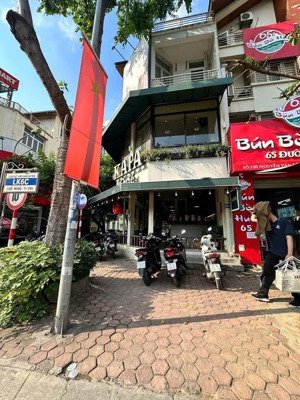 chùa láng mặt tiền 18m, thông sàn, có thang máy | mặt bằng lớn hiếm cho mọi mô hình