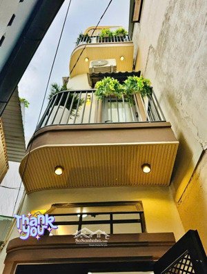 chỉ 3 tỷ hơn có ngay nhà full nội thất, 4 tầng 3 phòng, sát cmt8 - q10 ngay chợ hòa hưng. hợ gđ ở.