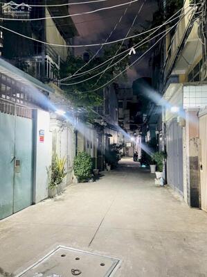 bán nhà Phú Nhuận,15m ra HXH Nguyễn Kiệm,3 tầng,40m2, 4PN, giá 5 tỷ8