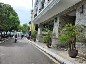 bán nhà mặt hồ tây phố từ hoa, lô góc 225m2, 8 tầng, mt 10 m. vuông đẹp nhất phố từ hoa