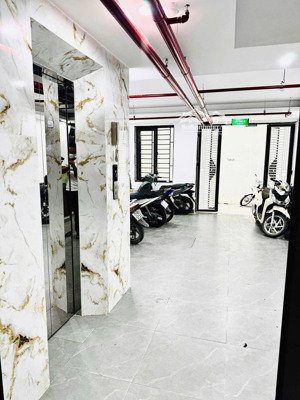 chcc tổng 10 phòng rộng khép kín - dt75m2-7t -thang máy - đủ hệ thống pccc - trung tâm đống đa