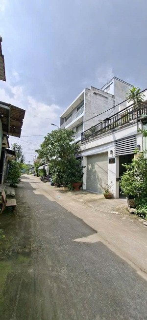 nhà xưởng 466.4m2 sd, 2 lầu, công 40 feet đỗ cửa, giảm 1 tỷ.