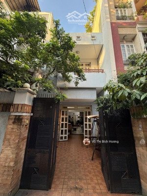 nhà đẹp ngay nhà ga t3 sân bay tân sơn nhất. mũi tàu cộng hòa. dt 81 m2 x 2 tầng. chì 6 tỷ 800