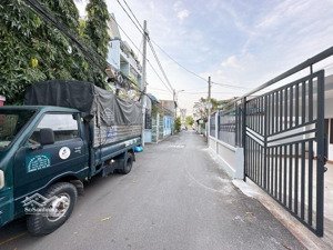 bán nhà 3 mặt tiền- hiệp bình phước hẻm xe hơi gần quốc lộ 13- dt: 123m2(8x15)- chỉ : 9,9 tỷ - shr