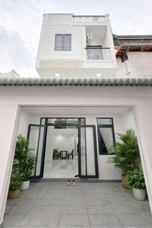 nhà sát mặt tiền huỳnh tấn phát q.7, 4.5x12, 5t65, full nội thất,giá tốt