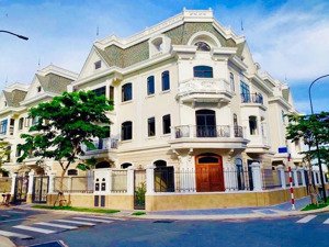 siêu đẹp quận 2. khu biệt thự ngay trần não. 10 x 20m. cn 200m2. 3 lầu. hđt: 195tr. giá 45 tỷ.