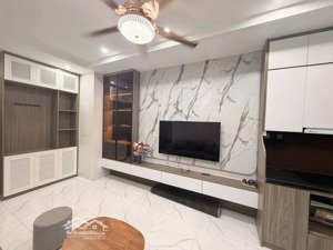 bán chcc 84 chùa láng,đh ngoại thương, 50m2 2pn, 2wc,nội thất đẹp ở ngay, sổ đỏ lâu dài ,nhỉnh 5ty