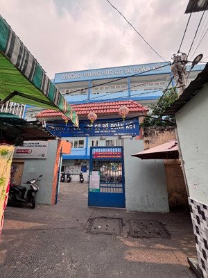 nha hẻm tân hoà đông . p14 . q6