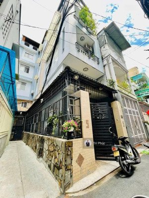 giảm sâu 9ty98 bl,ngay ngã tư phú nhuận 65m2 4 tầng,hẻm xe hoi thông gần chọ nguyễn đình chiểu