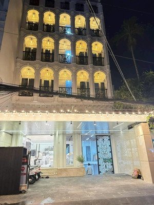 bán căn hộ dịch vụ ngang 9m x 30m 1 hầm 6 lầu sân thượng giá 52 tỷ