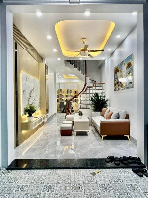 bán nhanh nhà mới phố tôn đức thắng, ngõ xe ba gác, sẵn ô chờ thang máy, diện tích 45m2 x 4t