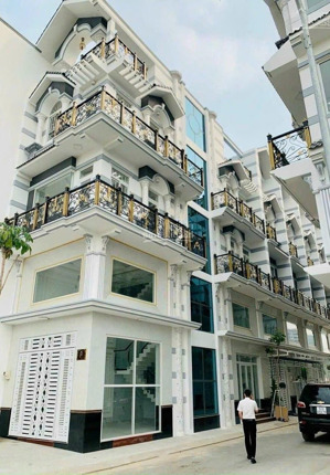 cần bán căn nhà góc 2 mặt tiền kdc pearl riverside quận 8, kết cấu 1 trệt 2 lầu, sổ hồng, 8 tỷ.