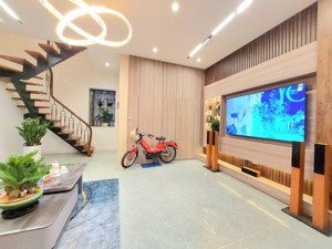 siêu phẩm tuyệt đẹp phố bạch mai đẹp sang xịn thang máy êm du ở cực sướng 10m ra phố, chủ ngộp bank