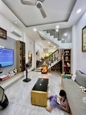 bán nhà phan xích long p.1, phú nhuận kết cấu: 1 trệt + 2 lầu 3 tỷ 290