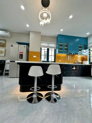 biệt thự 10x20 chính diện clubhouse khu 7 full nội thất cao cấp giá chỉ 6.6 tỷ bao thuế phí