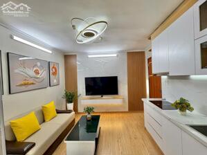 Bán căn hộ Tập thể Quỳnh Mai, Hai Bà Trưng, nhà đẹp ở luôn, ô tô đỗ