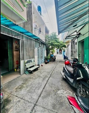 bán nhà phú thọ 7 x 15 5 tầng căn hộ dịch vụ 16pn, thu nhập 50tr/ tháng chỉ hơn 10 tỷ