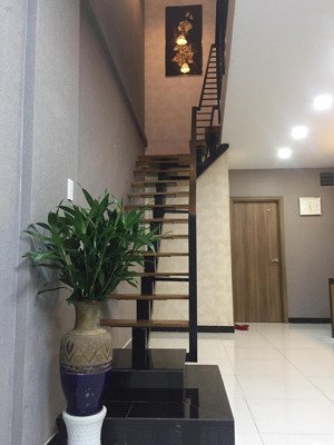 nhà nguyên căn 1 trệt + 1 lầu, hiện đại