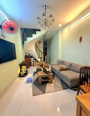 hẻm xe hơi cách mạng tháng 8, 3.4m x 11m , 4 tầng, 7.9 tỷ - quận 10.