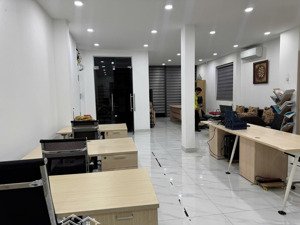 cho thuê tầng 2 làm văn phòng, nội thất cơ bản