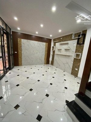 cho thuê gấp nhà khu liễu giai, dt70m2x5 tầng, đồ cơ bản, có gara ô tô, giá 24tr