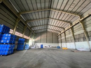 cho thuê kho kcn hòa khánh, 700 m2, có cẩu trục