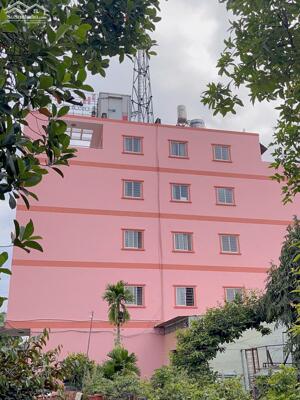 Bán khách sạn 4 lầu đường Võ Thị Hồi Hóc Môn, đang kinh doanh tốt