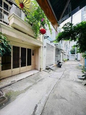 sát vincom! góc 2 mặt hẻm xe hơi gần mặt tiền nguyễn xí, 5.8x11m, nhà cấp 4, giá 7.9 tỷ tl