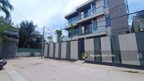 biệt thự phố sân vườn mới 3 tầng 154m2 ngang 9m lô góc 2 mặt tiền gần phạm văn đồng thủ đức.