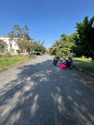 bán đất nền biệt thự giá rẻ khu vực bến lức gần khu công nghiệp