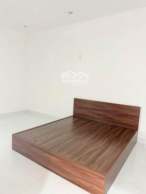 cần bán căn nhà đẹp sát đường phạn hùng