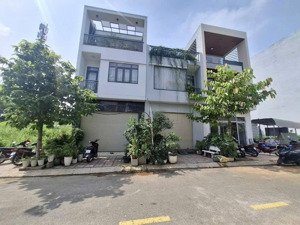 nhà phố 2 lầu trệt phường bình an, tp dĩ an, bình dương cũ. nay đông hòa tp hcm