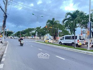 bán đất mặt tiền đường trần phú - nha trang với diện tích 3832m2, đang được bán với giá chỉ 85tr/m2