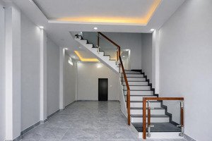 nhà nc mới 100% ngay nguyễn kiệm 4pn hẻm xe hơi gần phan đăng lưu hoàng minh giám sân bay tsn