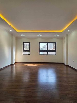 nhà mới 7 tầng-thang máy-gara ô tô, siêu hót giá tốt khu vực phạm văn đồng- mặt phố- chỉ 18 tỷ