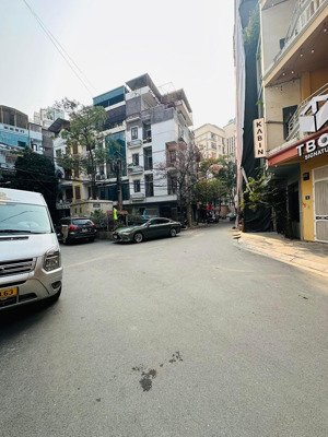 bán nhà riêng 193 trung kính- 3 ô tô tránh -hầm để xe -70m2 -mt:5m -giá:32,7tỷ - kinh doanh