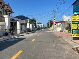 cần chuyển nhượng hai lô đất liền kề đường nhựa 5m tuyến 2 trục thôn vũ vị , xã kiến minh đẹp mely